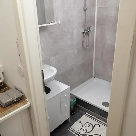 Zimmer Mit Bad Und Ankleideraum + Parkplatz Düsseldorf Extérieur photo